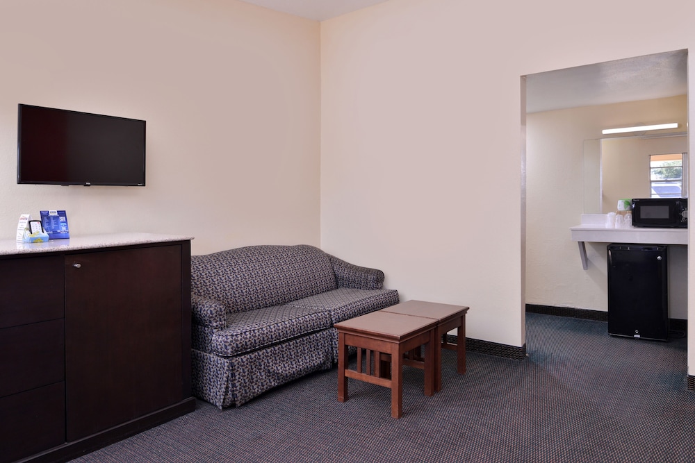Room, 2 Queen Beds, Non Smoking photo 2