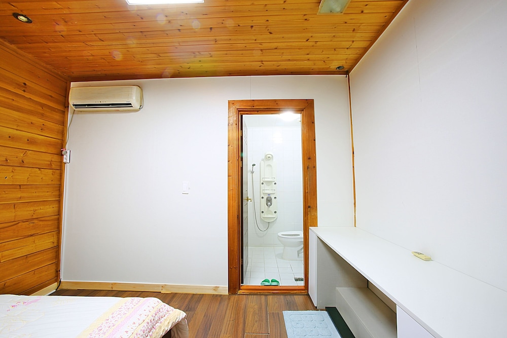 Cabin, 2 Bedrooms (30 Pyeong) photo 2