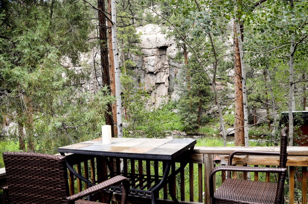 Marmot Mini-Cabin (#7) photo 3
