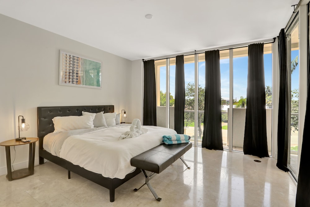 Deluxe Condo