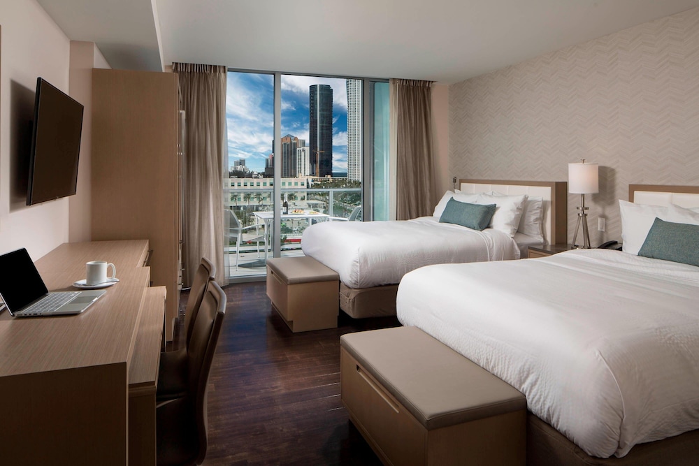 Studio, 2 Queen Beds, Balcony (Mobility Accessible, Roll-In Shower) photo 3