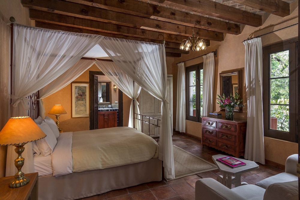 Junior Room, 1 Queen Bed