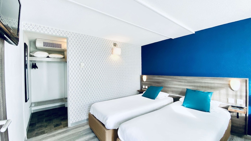 Standard Room, 2 Twin Beds - Photo 10