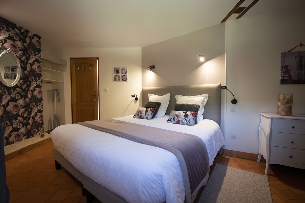 Double Room, 1 King Bed (La Risle) photo 2