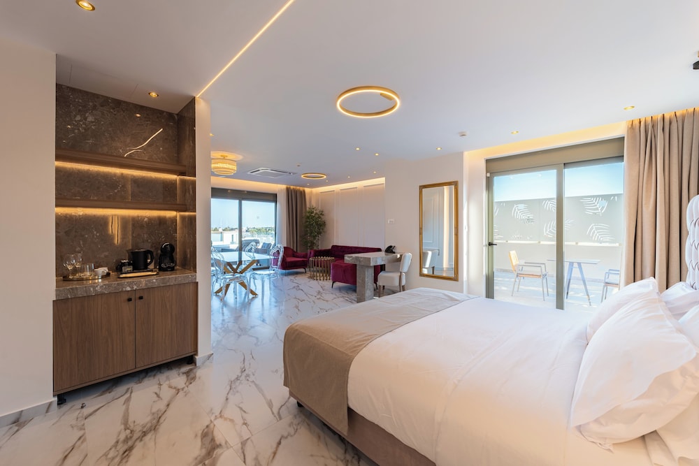 Deluxe King Suite | Private