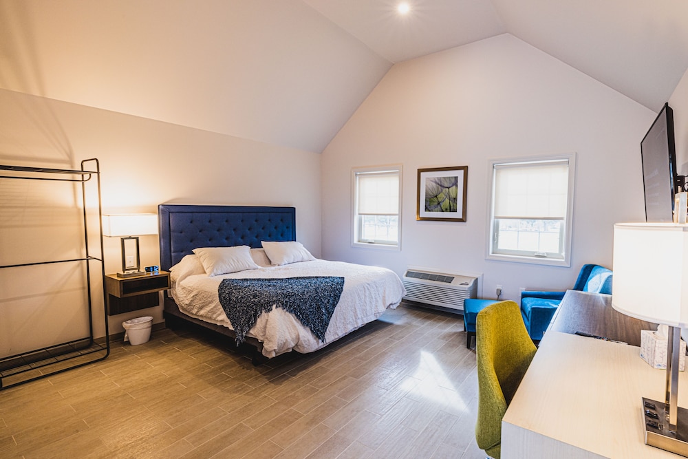 Cabin, 1 King Bed, Accessible photo 1