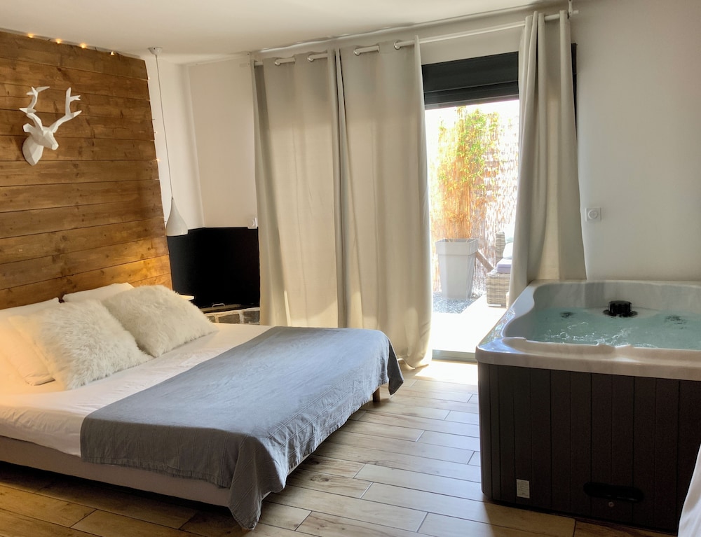 Luxury Suite