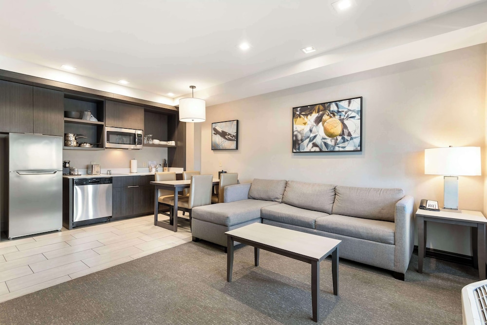 Suite, 1 King Bed, Accessible, Kitchenette (With Sofabed) - Photo 3