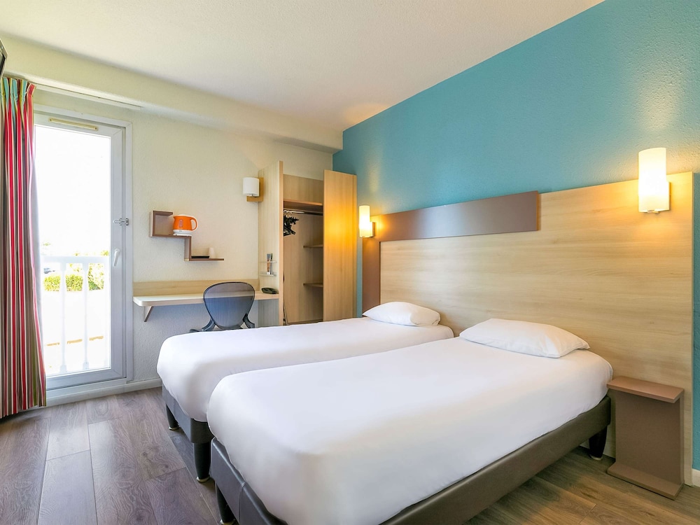 POP Standard Room, 2 Single Beds - Photo 1