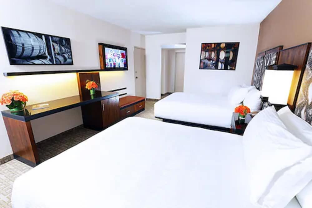 Room, 2 Queen Beds, Mobility Accessible, Non Smoking