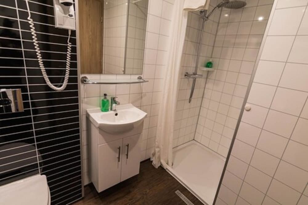 Twin Room - Photo 6