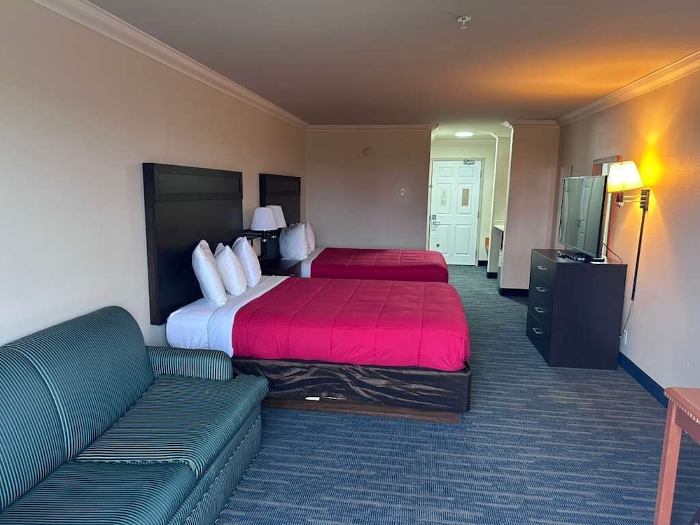 Deluxe Double Room, 2 Queen Beds, Patio, Sea Facing