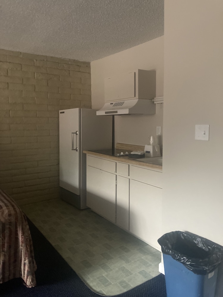 Room, Multiple Beds, Non Smoking (Efficiency) - Photo 5