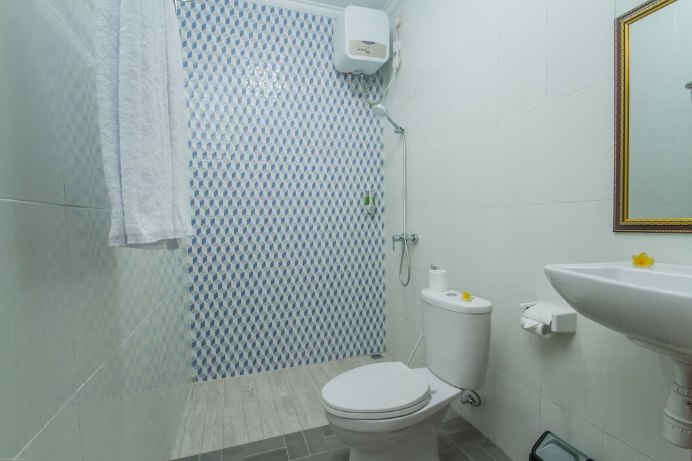 Standard Double Room - Photo 10