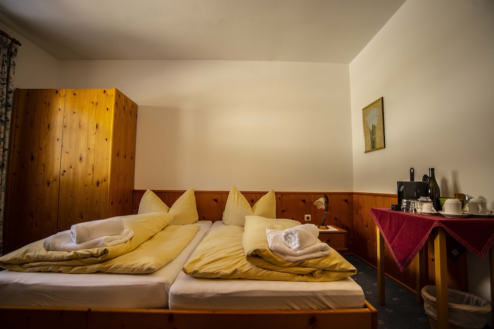 Basic Double Room, Mountain View photo 2
