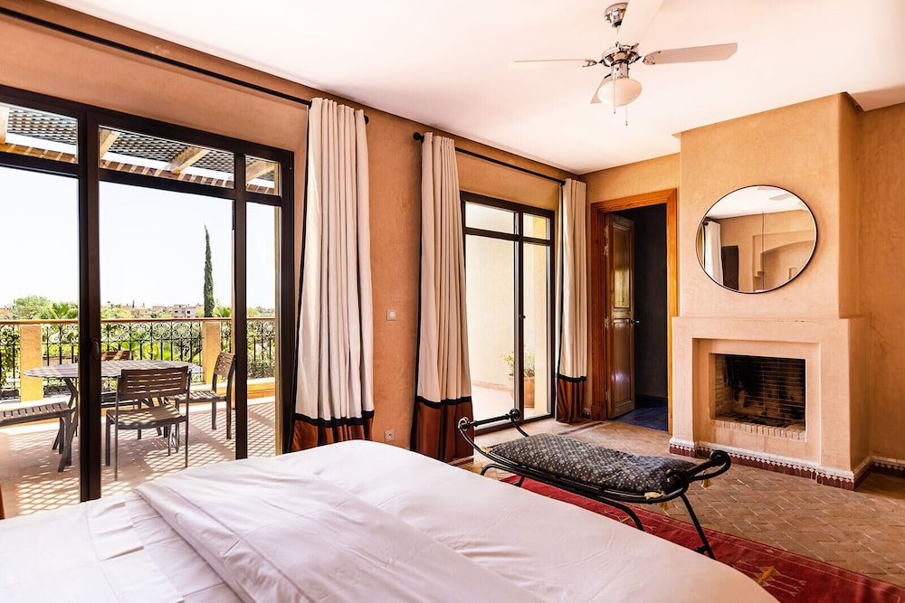 Luxury Villa, Mountain View (6 Suites Luxe) photo 1