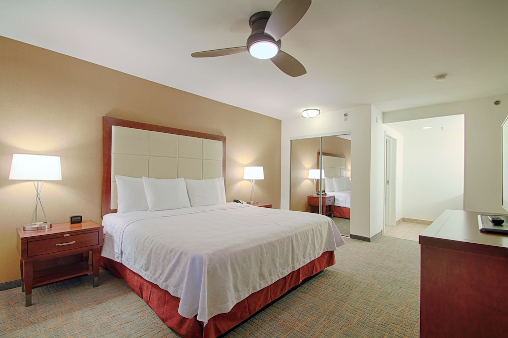 Suite, 2 Queen Beds, Accessible, Non Smoking (Mobility & Hearing, Roll-in Shower) - Photo 2