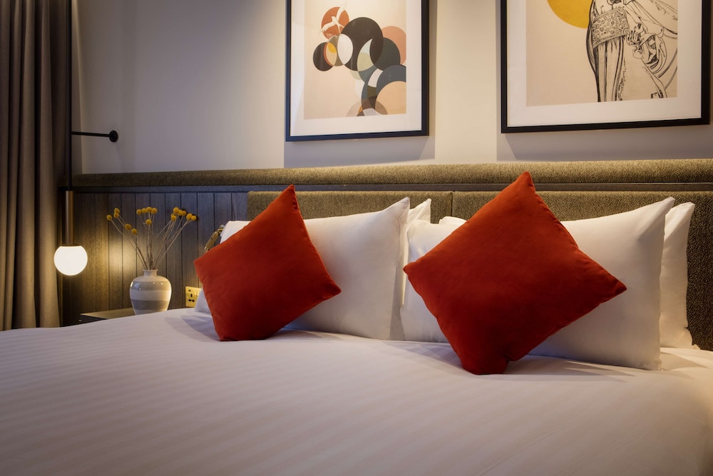 Deluxe Room, 1 King Bed - Photo 2