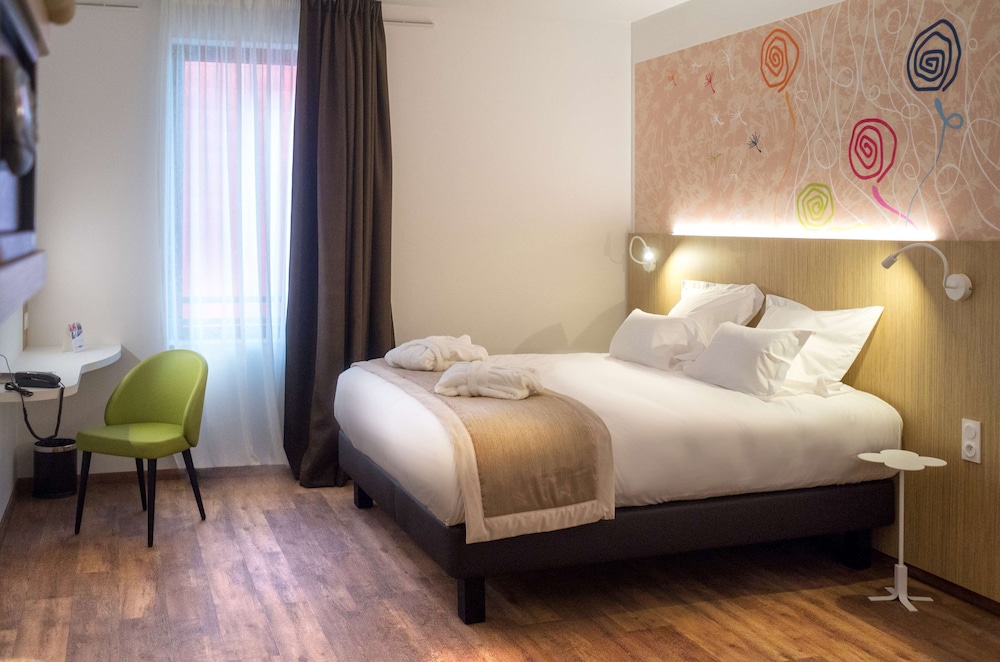 Standard Room, 1 King Bed - Photo 4