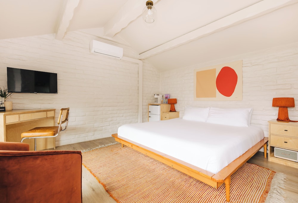 Standard Room, 1 King Bed