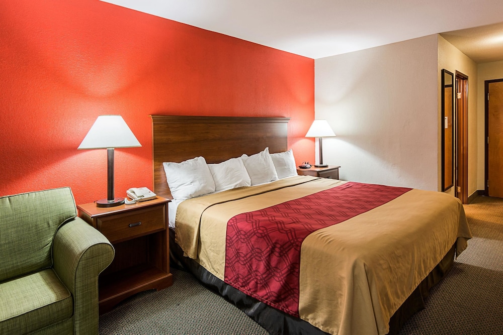 Standard Room, 1 King Bed, Non Smoking - Photo 1