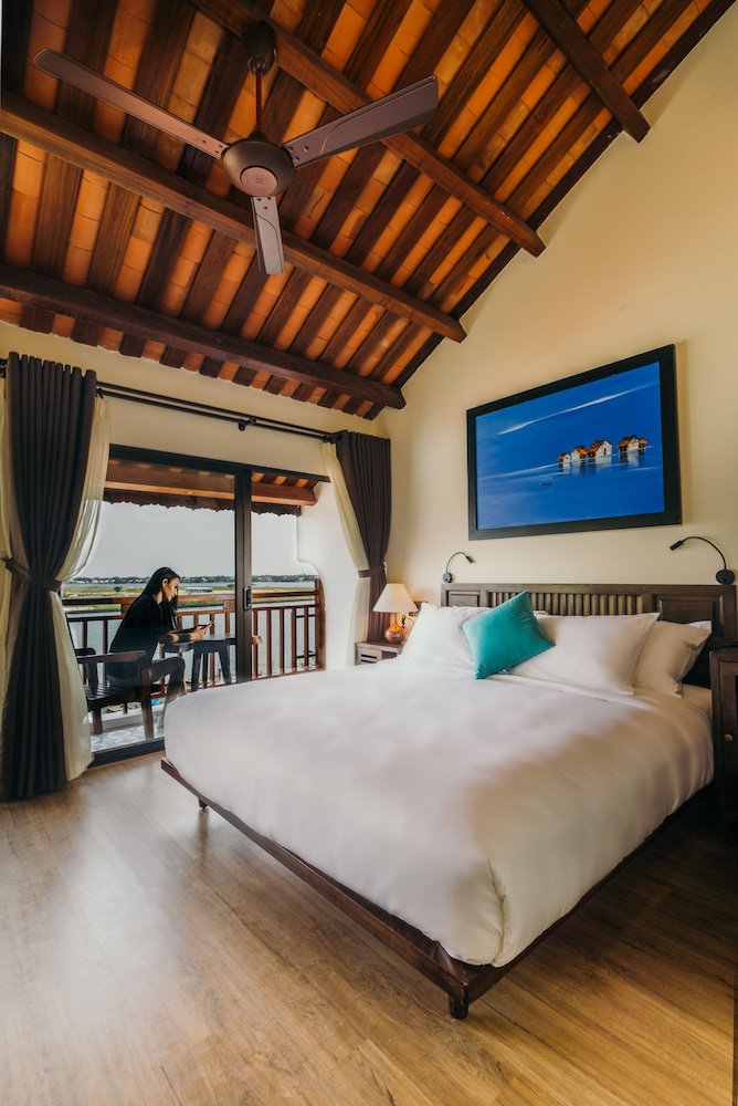 Luxury Suite, River View - Photo 17