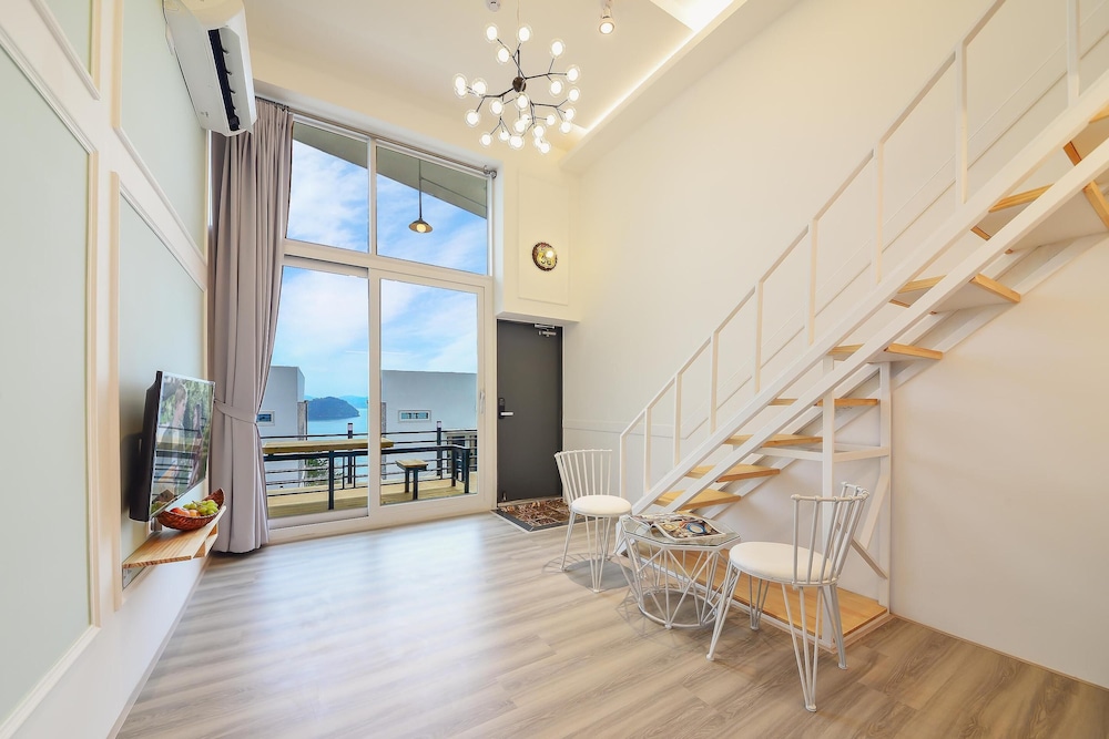 Basic Room, 2 Bedrooms (F102 (Partial Ocean View))