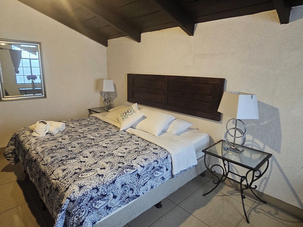 Comfort Room, 1 King Bed photo 1