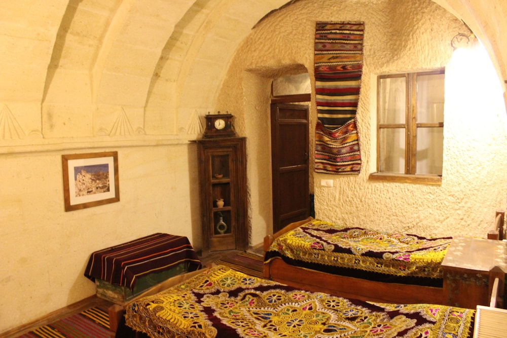Lilac Cave Suite photo 1