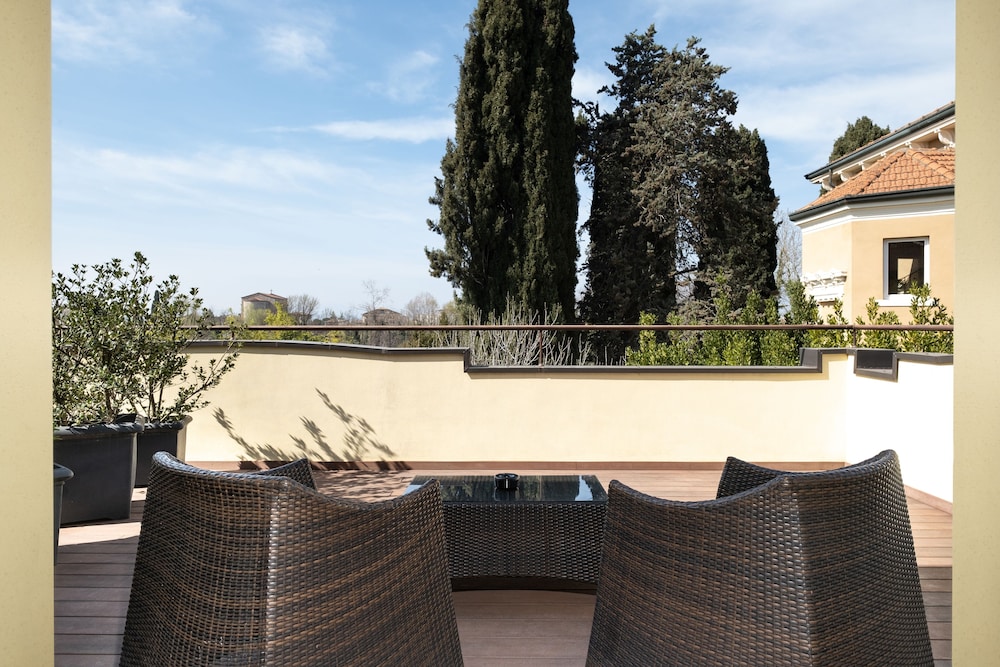Suite with Hot Tub and Terrace - Photo 5