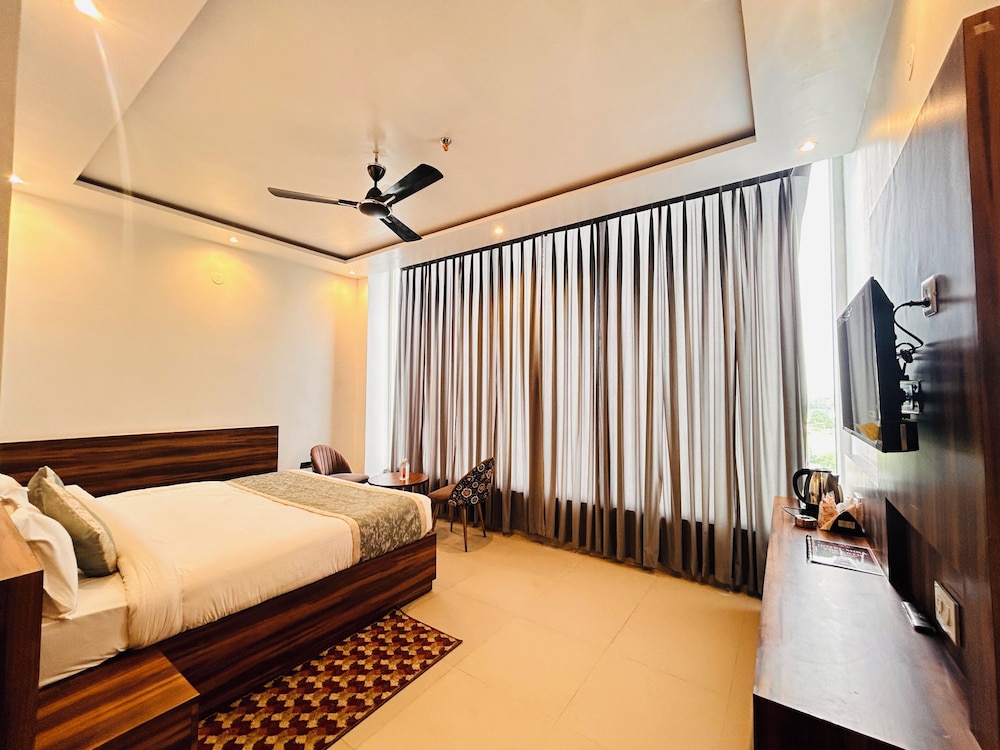 Superior Room, City View