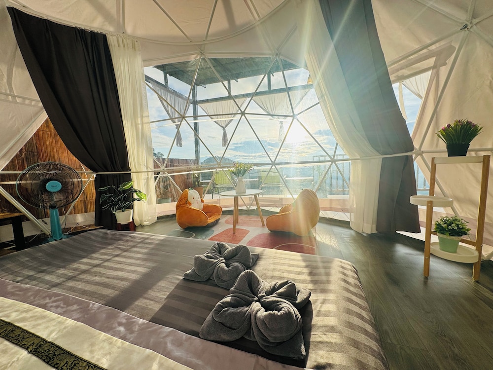 Deluxe Cabin, Hill View photo 1