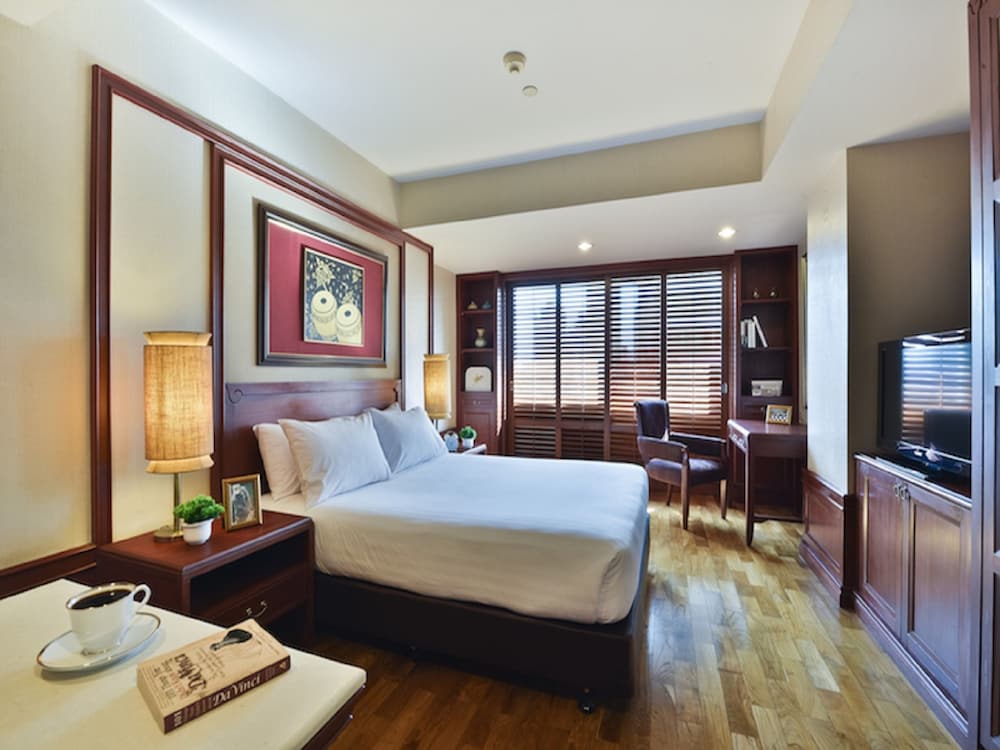 Deluxe King or Twin Bed photo 2