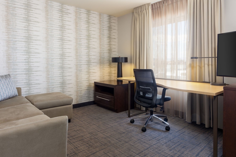 Studio Suite, 1 King Bed with Sofa bed (Hearing Accessible) thumbnail 5