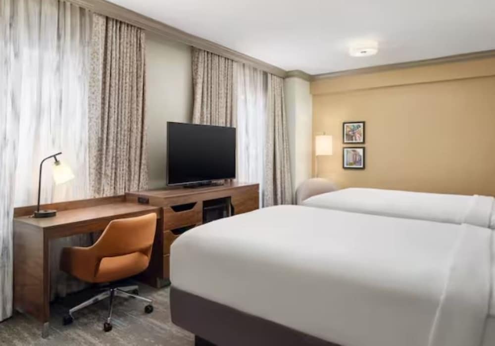 Room, Multiple Beds, City View - Photo 3
