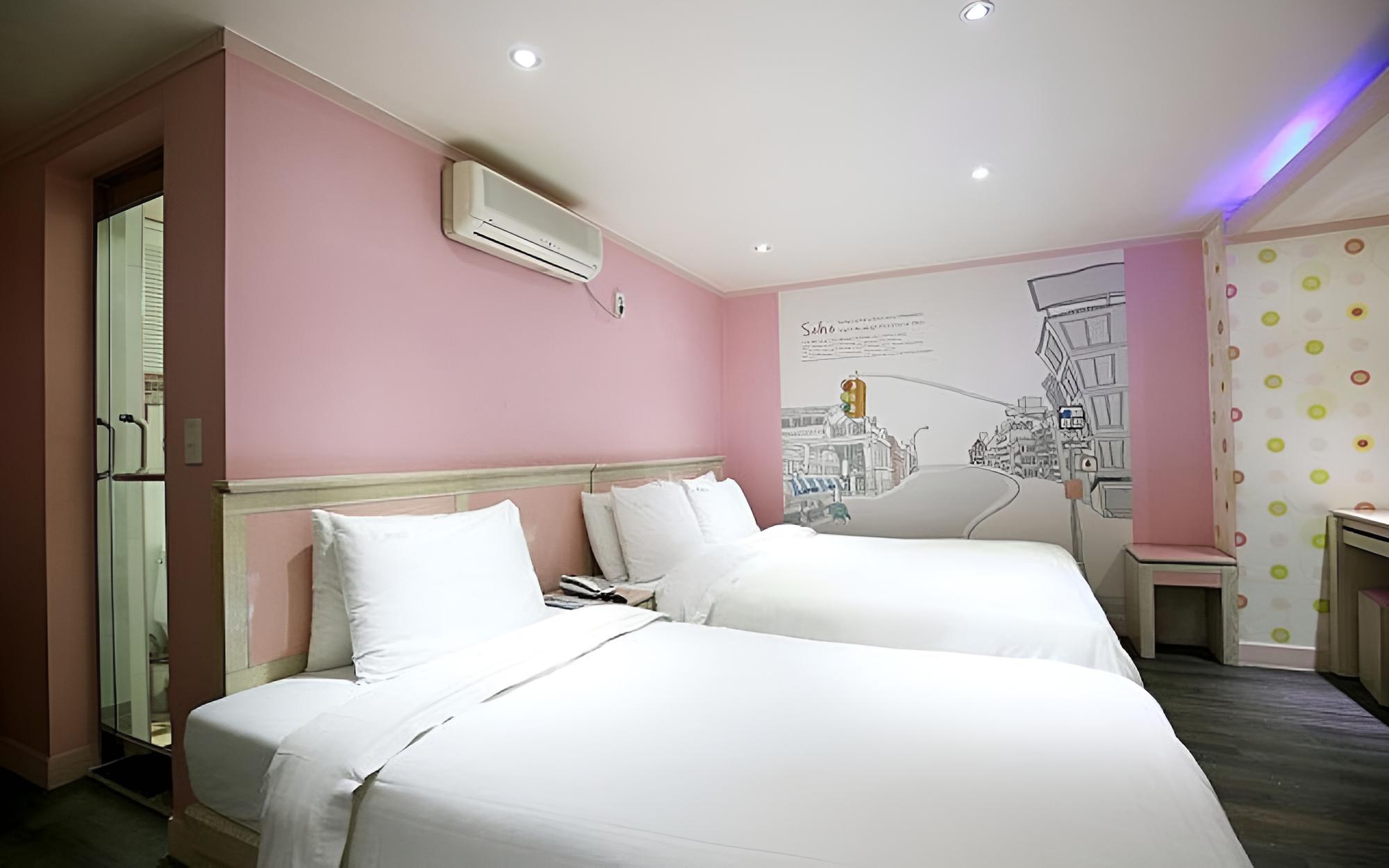 Room (Twin Private Room with 2 Bathtub + (D) - Photo 2
