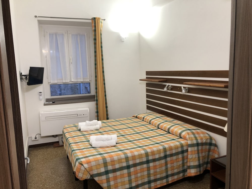 Quadruple Room - Photo 15