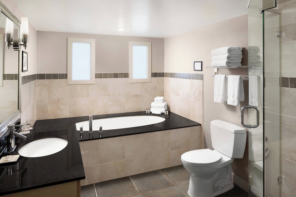 Club Suite, 1 Bedroom, Corner