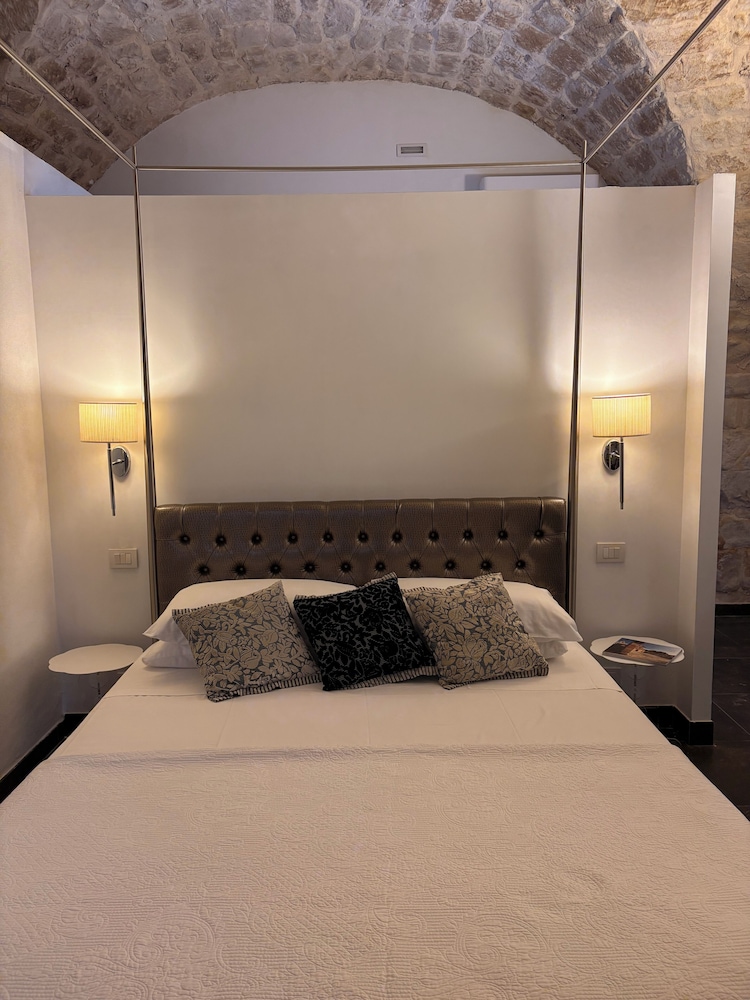 Deluxe Studio, 1 Queen Bed, Kitchenette, Ground Floor photo 1