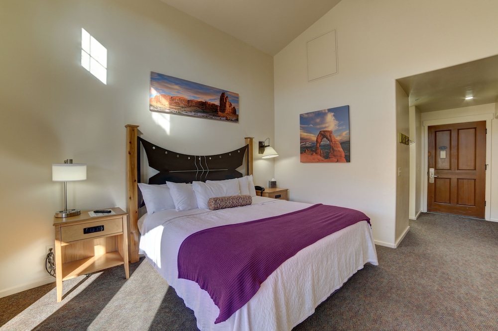 Standard Room, 1 King Bed photo 2