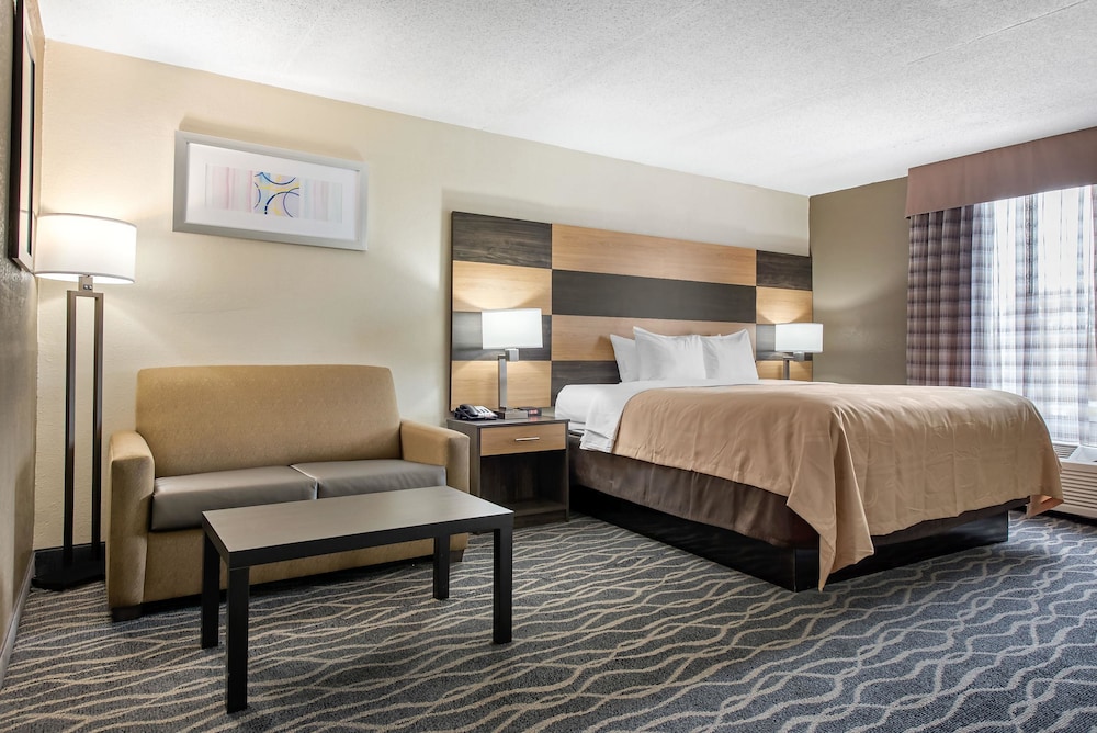 Suite, King Bed, 1 person Sofa Bed - Photo 3