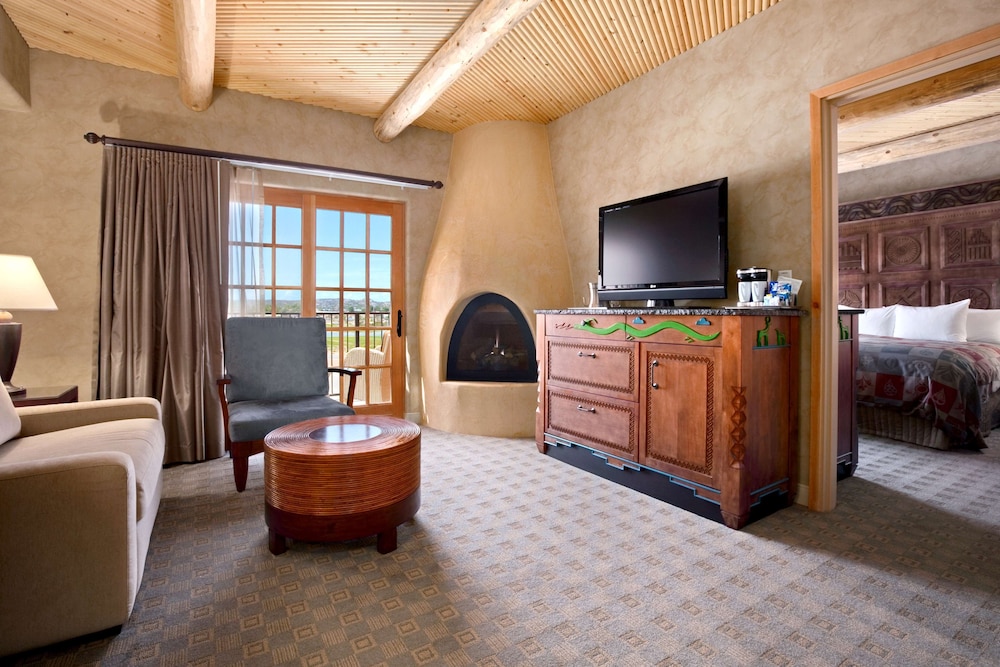 Suite, 1 King Bed photo 2