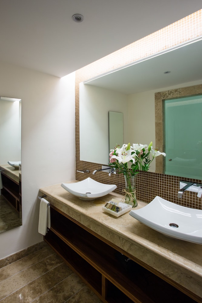 Elite Suite, 1 King Bed, Hot Tub