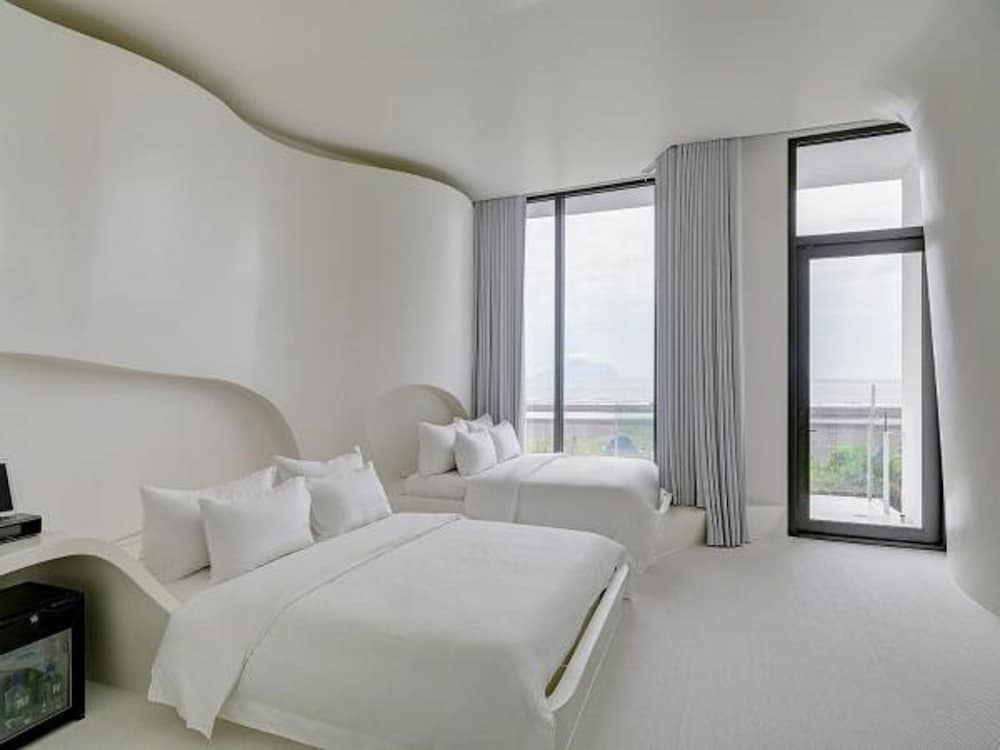 Signature Double Room, Multiple Beds, Ocean View photo 2
