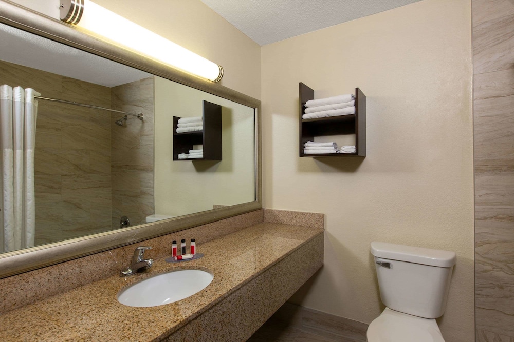 Deluxe Room, 2 Queen Beds, Non Smoking - Photo 4