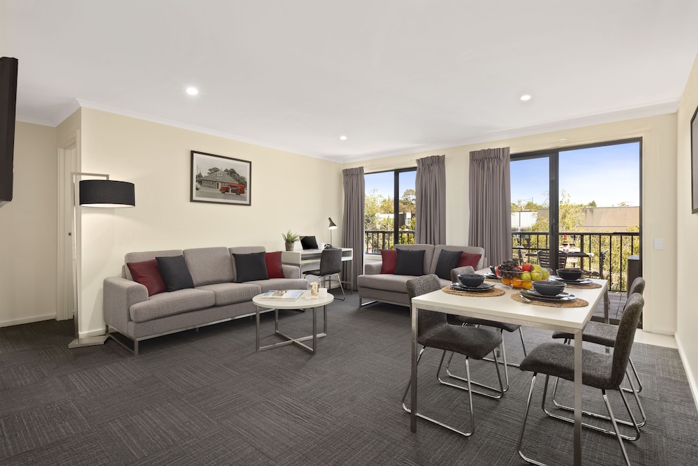 Two Bedroom Apartment - Photo 2