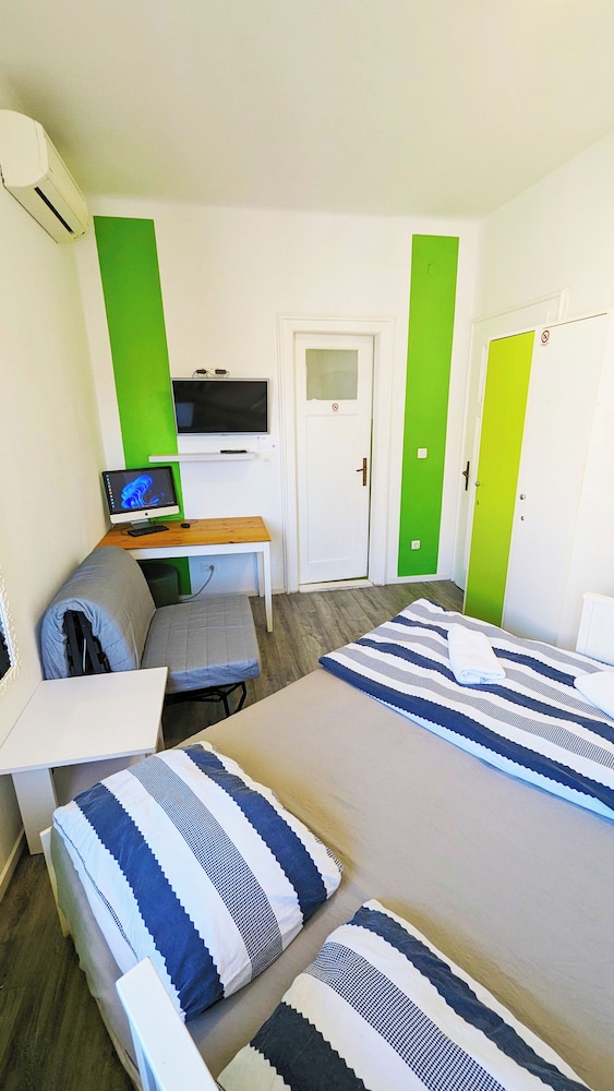 Double Room, 1 Double Bed, Non Smoking, Private Bathroom - Photo 8