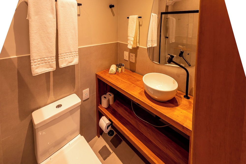 Available room thumbnail 6