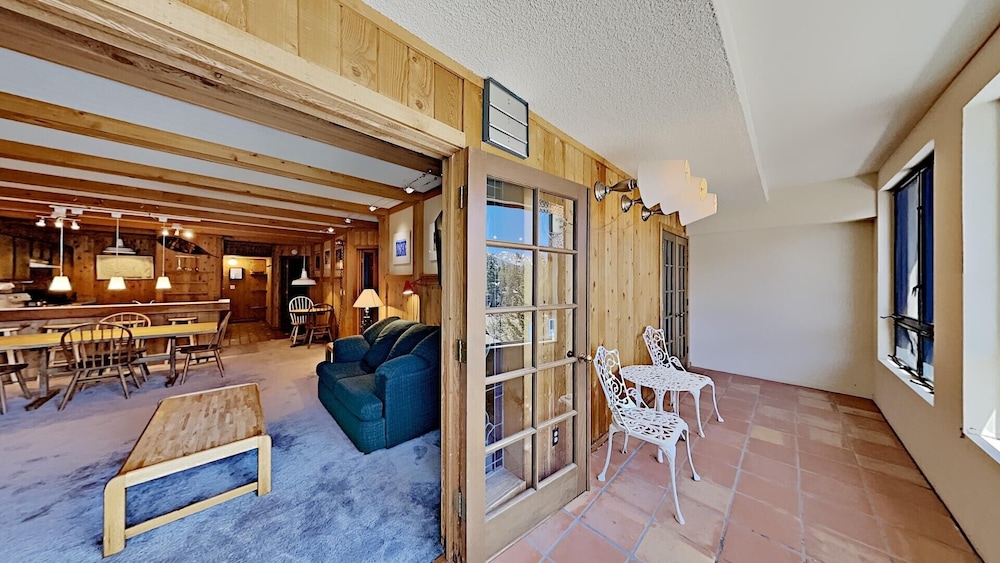 Condo, 2 Bedrooms