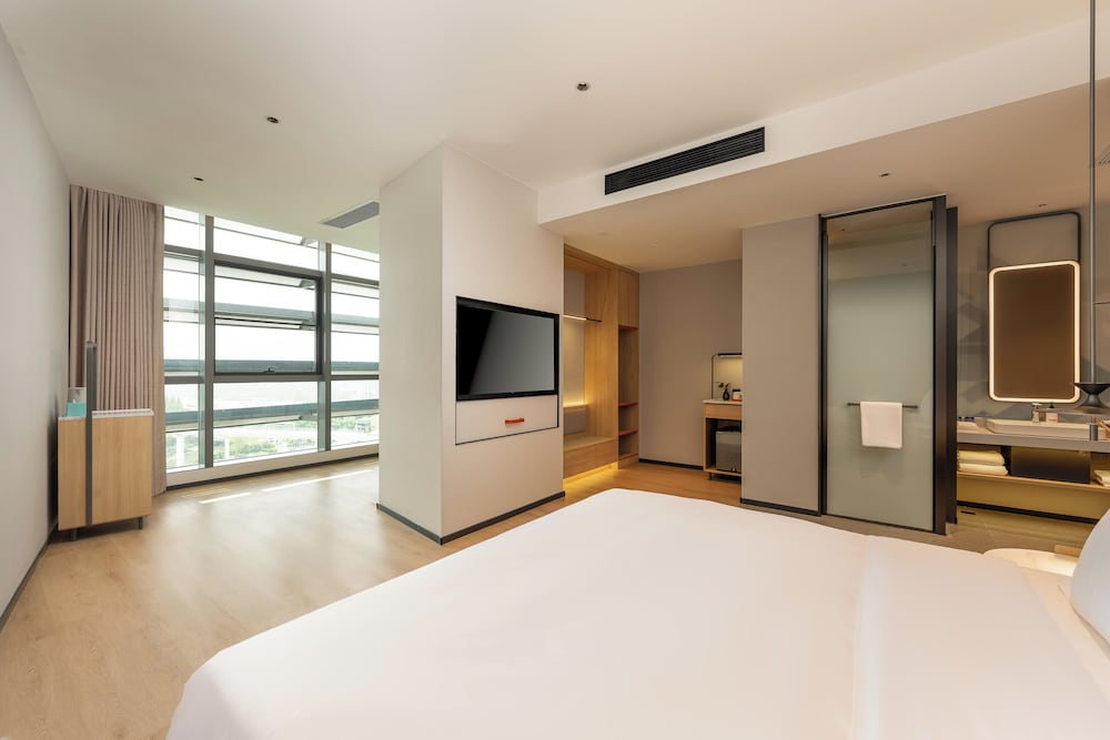 1 King Suite